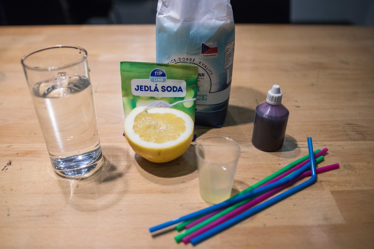 Příprava surovin na domácí limonádu