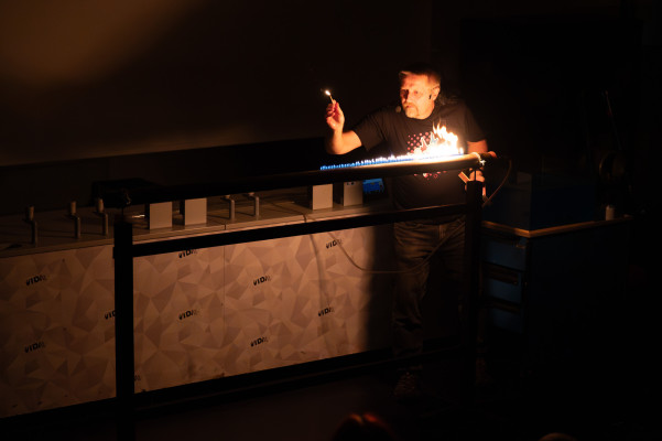 Science show s pokusy
