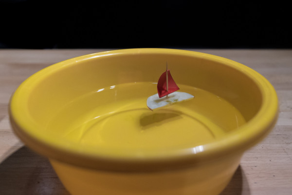 Vyrobíte si plavající lodičky z jablíček