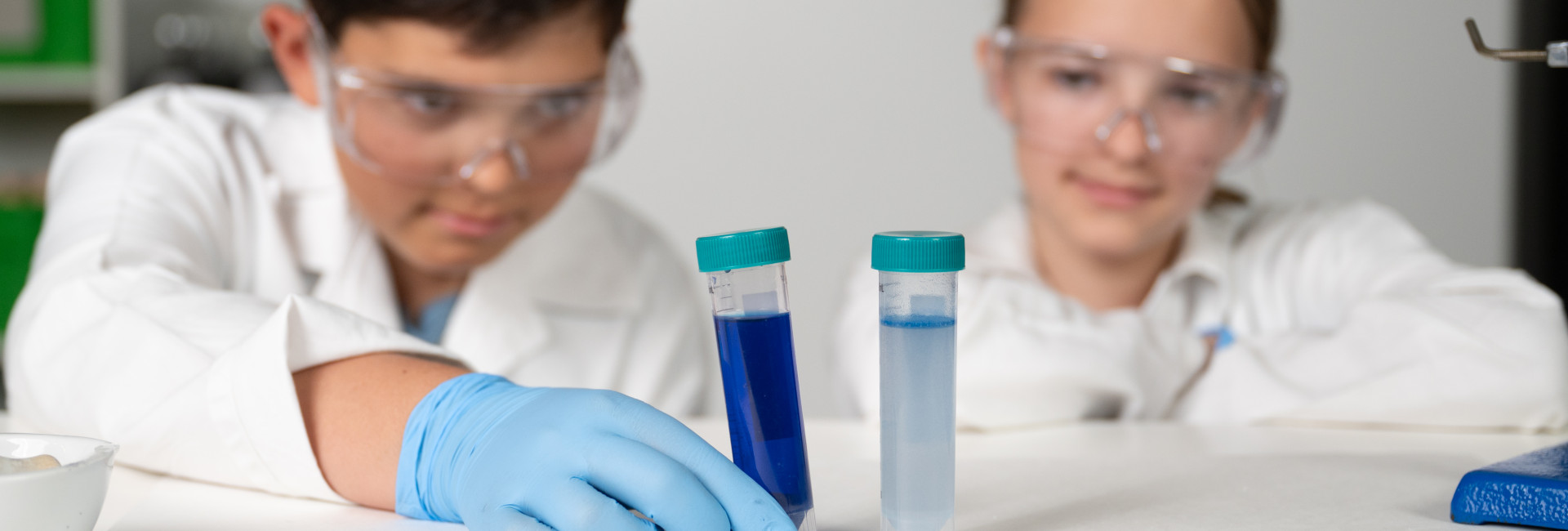 Neobyčejná chemie / program pro ZŠ