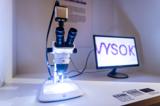 Geniální materiál